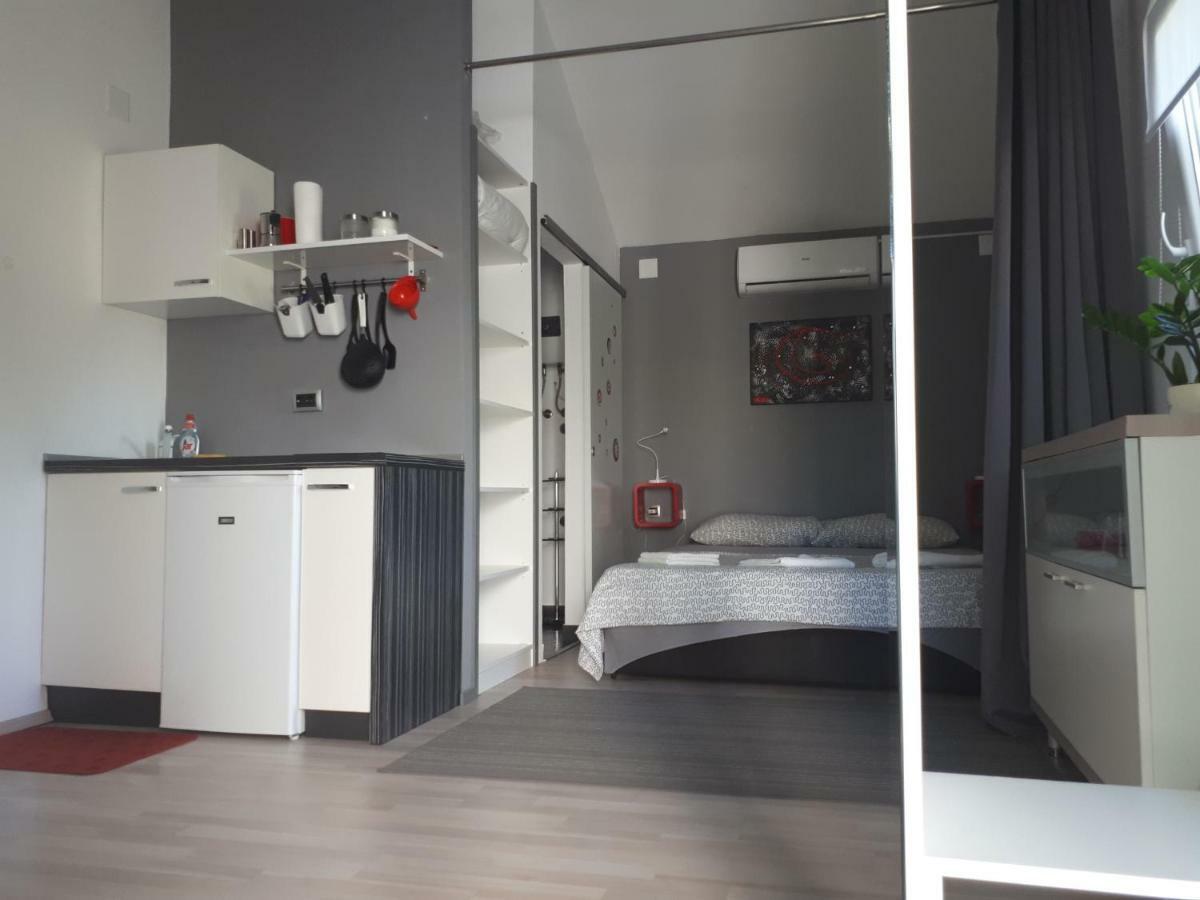 Studio Apartman Splash Pjescana Uvala Exterior foto